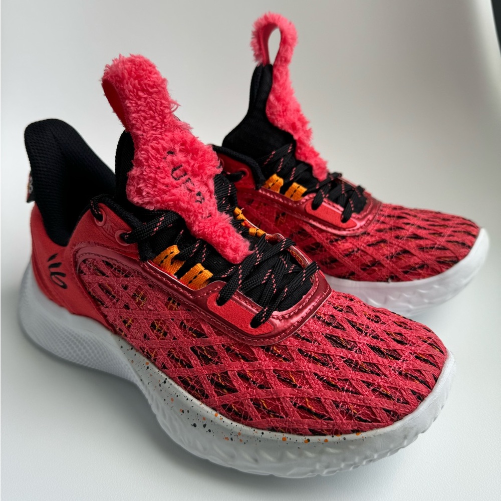 NEW Curry 9 Elmo Sesame Street Youth size 4.5